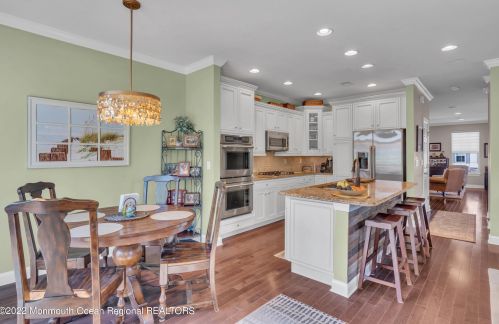 333 Princeton Ct, Tinton Falls NJ  07702-4058 exterior