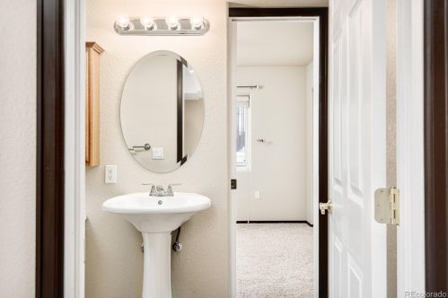 8136 Algonquian Cir, Aurora CO 80016-7018 exterior