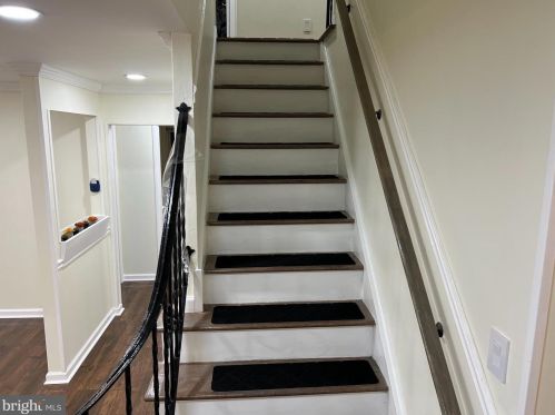 68 Wellington Pl, Burlington, NJ 08016-3330