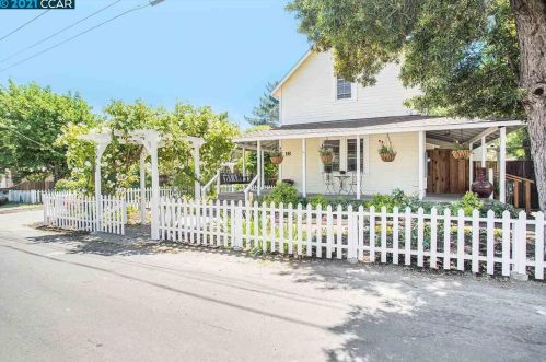 16 Adelaide Dr, Pacheco, CA 94553-3002