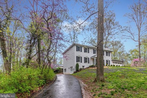 4014 Shady Hollow Ln, Gainesville, VA 20155-1253