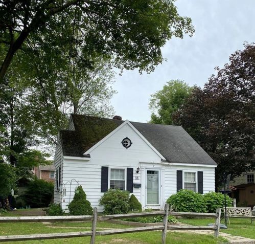 11 Park Dr, Torrington, CT 06790-3318