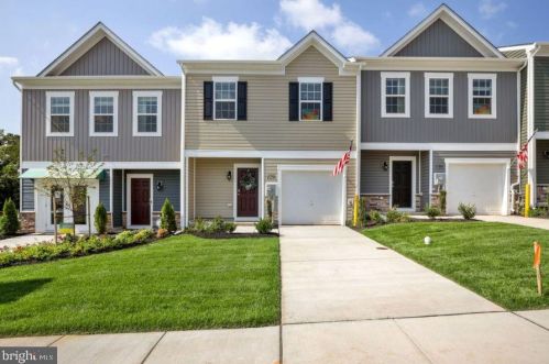 490 Locust Run Dr, York, PA 17404-9120