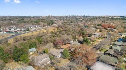 5204 Creekline Dr, Austin TX  78745-2227 exterior