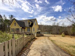 176 Barschall Dr, Eastanollee, GA 30538-2608