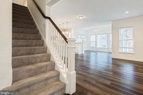 1009 Glen View Dr, York PA  17403-9680 exterior