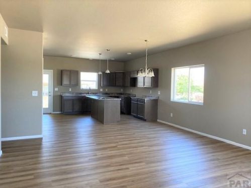 6221 Sawyer Ridge Dr, Pueblo, CO 81008