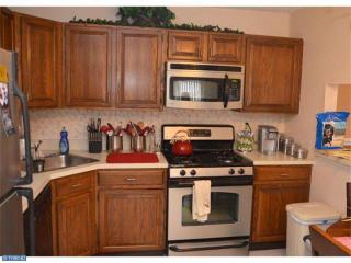 6 Willow Ct, Trenton NJ  08619-4619 exterior