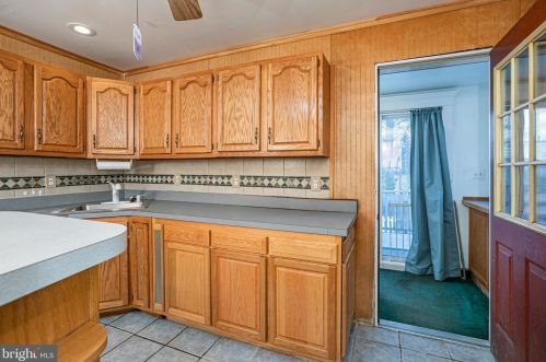 208 Pkwy Ave, Trenton NJ 08618-2749 exterior