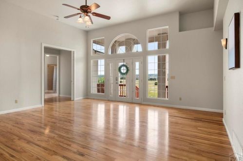 5647 Summitview Dr, Pueblo, CO 81004-8716