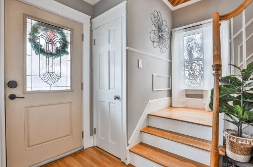 6 Farley St, Nashua, NH 03064-6204