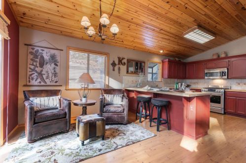 10166 Olympic Blvd, Truckee CA  96161-1708 exterior
