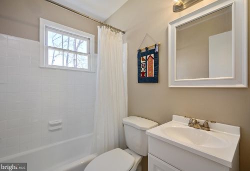 6705 Little Ann Ct, Springfield VA  22152-2629 exterior