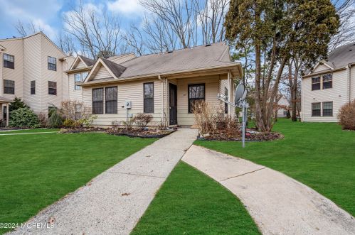 1207 Bluebell Dr, Jackson Twp, NJ 08527-4115