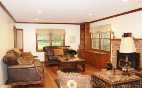 134 Deforest Rd, Wilton CT  06897-1911 exterior