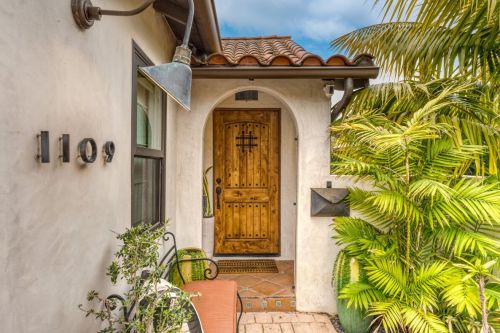 1109 Las Olas Ave, Santa Barbara, CA 93109-2114