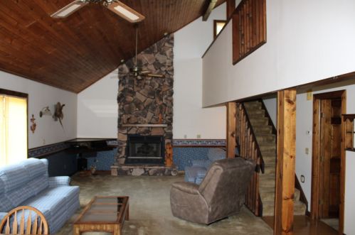 1218 Lakewood Dr, Somonauk, IL 60552-9642