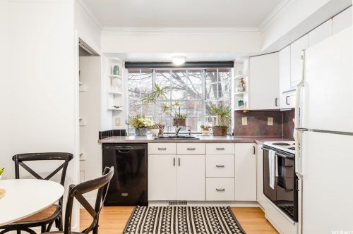 8272 Williamsburg Park Cir, Sandy UT 84070-0517 exterior