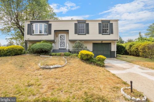 47 Sandal Ln, Willingboro, NJ 08046-1014