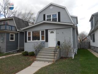 5704 Keystone Ave, Chicago, IL 60646-6715