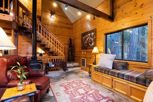 14050 Copenhagen Dr, Truckee CA  96161-6627 exterior