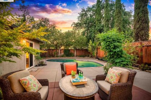 1324 Meadow Ct, Livermore, CA 94551-8912