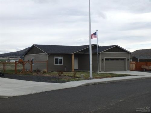 684 D St, Culver, OR 97734-7001