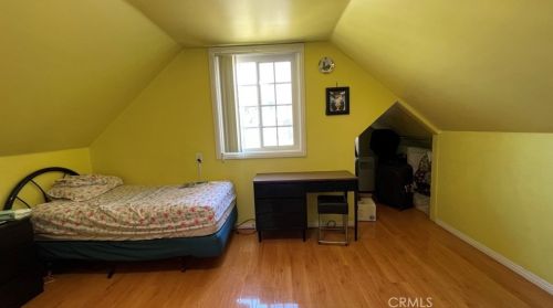 548 Oak St, Glendale CA 91204-1136 exterior