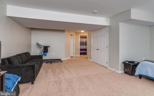 33 Holmes Dr, Charles Town WV 25414-4412 exterior