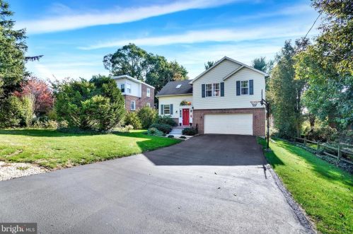 408 Hillcrest Rd, York, PA 17403-4712