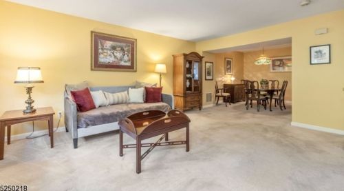 25 Wareham Ct, Scotch Plains, NJ 07076-3132