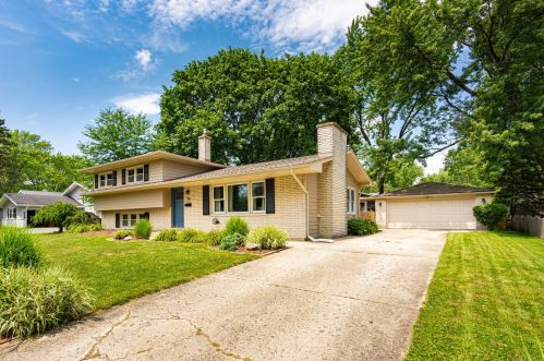 125 Tupelo Ave, Naperville, IL 60540-8025