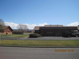 1017 Phillips Ct, Montrose CO  81401-5613 exterior