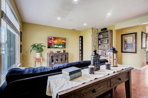 2940 Bradford Pl, Santa Ana, CA 92707-4039