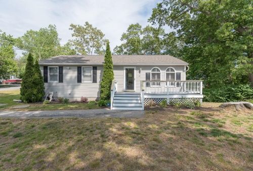 16 Diane Dr, Warwick, RI 02886-4819