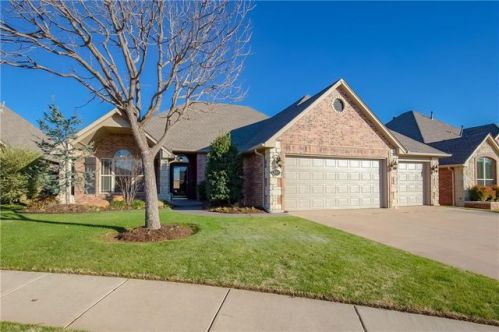 15504 Hickory Bend Ln, Edmond, OK 73013-8945