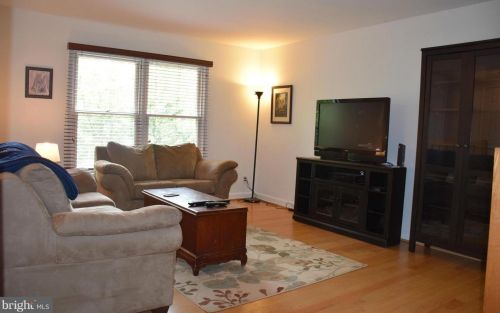 1609 Oak Spring Way, Herndon VA  20190-4916 exterior