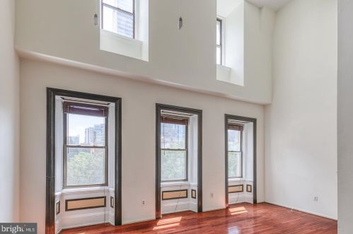 2025 Arch St, Philadelphia, PA 19103-1437
