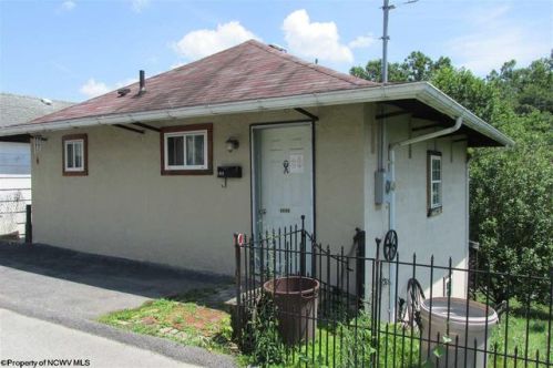 1302 13th St, Clarksburg, WV 26301-1903