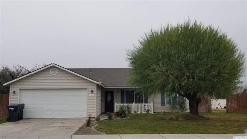 411 Madrona Ave, Pasco, WA 99301-8023