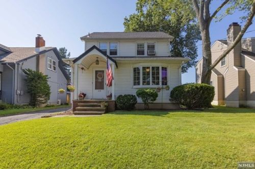 214 Zabriskie Pl, N Milford, NJ 07646-2920