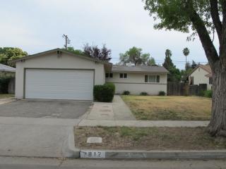2812 Willis Ave, Fresno, CA 93726-3240