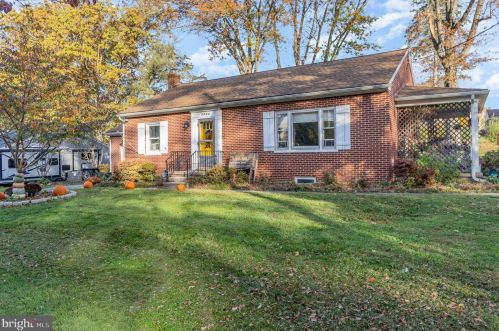 1547 Eden Rd, Lancaster, PA 17601-5257