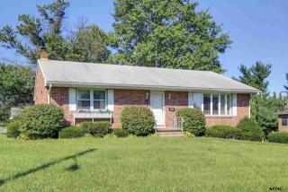 1460 Chapel Dr, York, PA 17404-2029