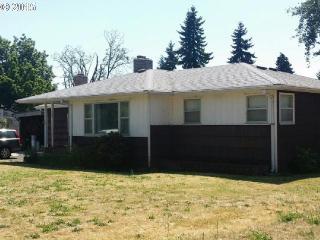 230 Alva Park Dr, Eugene, OR 97402-2406