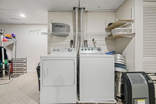 407 Elmwood Dr, Hudson NH  03051-3242 exterior