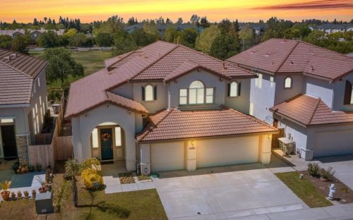 9081 Four Seasons Dr, Elk Grove, CA 95624-1288
