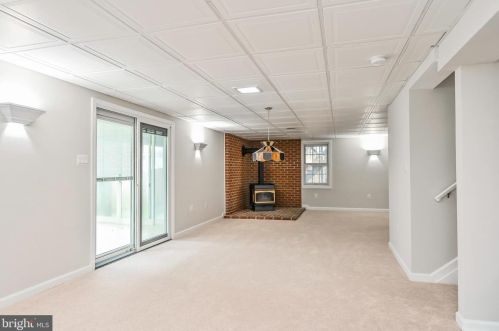 5074 Queens Wood Dr, Springfield VA  22015-1530 exterior