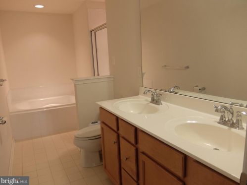 78 Sundance Dr, Trenton NJ 08619-3968 exterior