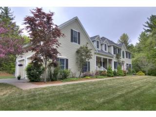 15 New South Dr, Amherst, NH 03031-1606